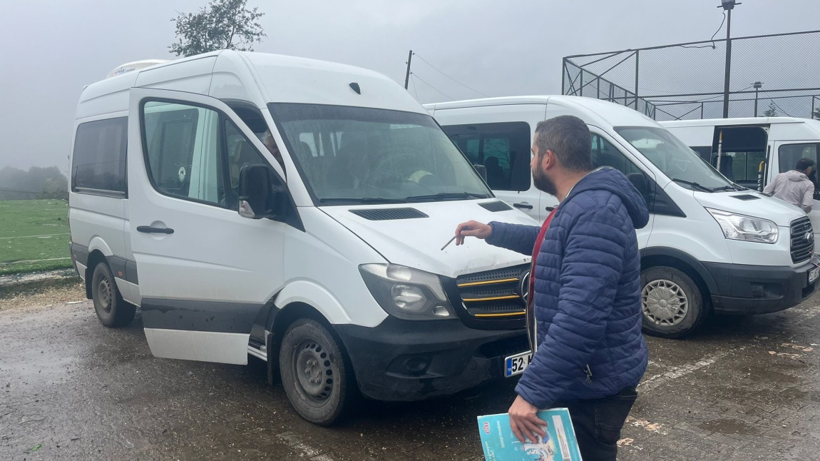 Okulumuz servis şoförlerine okulumuz müdür yardımcısı Emin Gökçe önderliğinde taşıma komisyonunca denetim yapıldı.